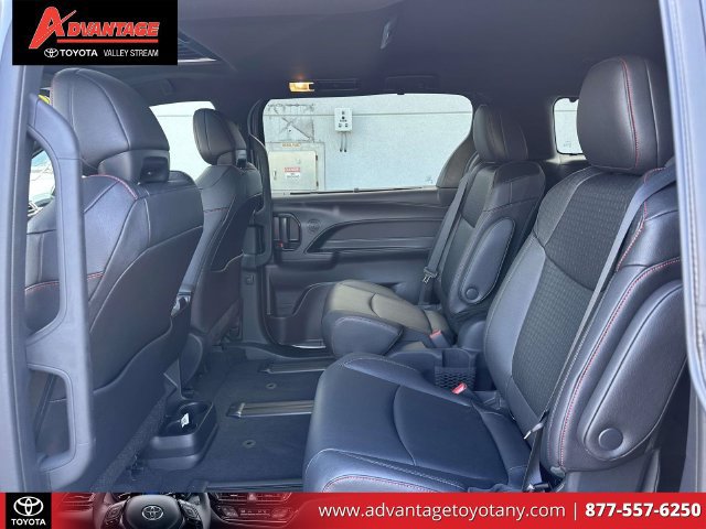 Used 2026 Toyota Sienna XSE FWD image 14