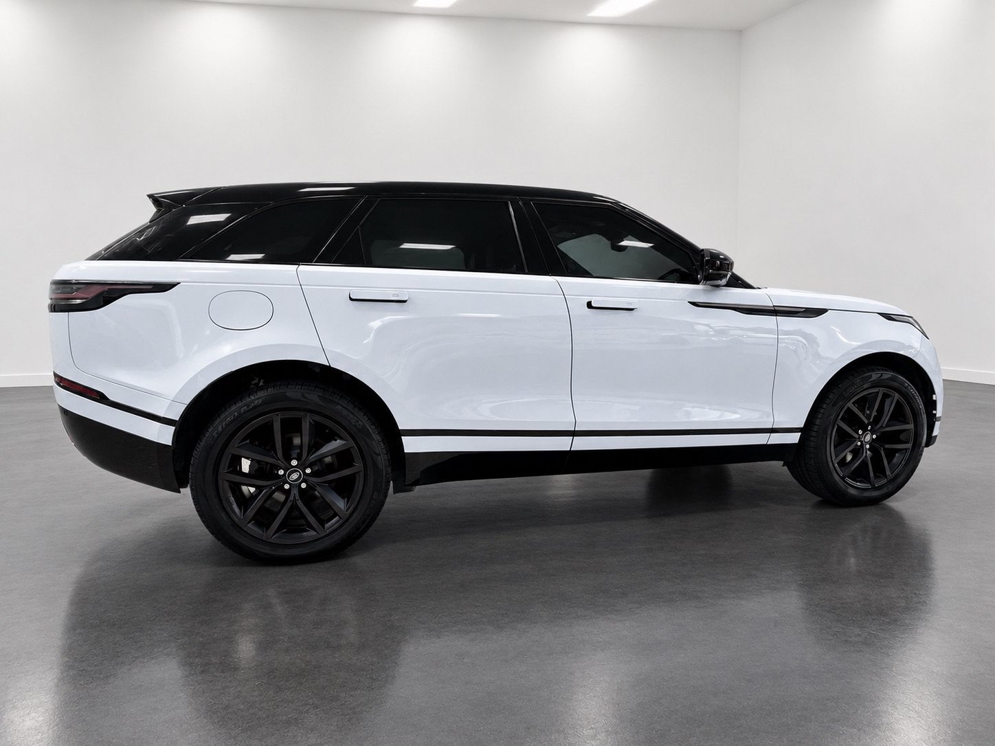 Used 2024 Land Rover Range Rover Velar Dynamic SE AWD/4WD image 6