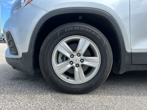 Used 2019 Chevrolet Trax LT w/ LT Convenience Package FWD image 7