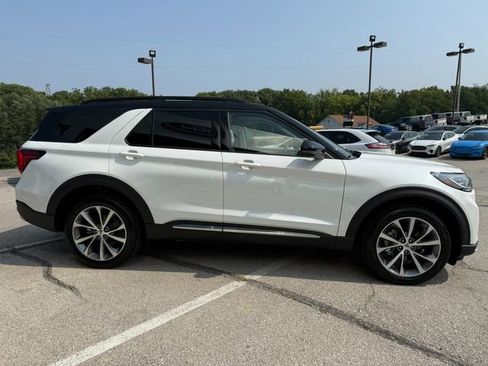 Used 2025 Ford Explorer Platinum w/ Ultimate Package image 8