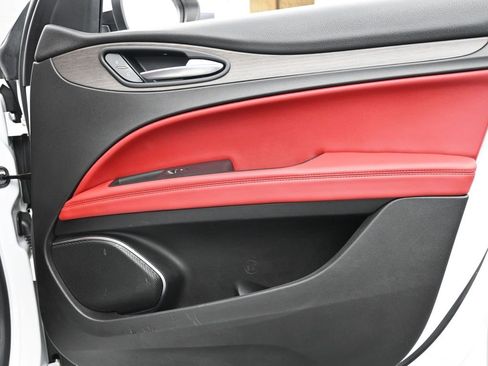 Used 2021 Alfa Romeo Stelvio Ti image 23