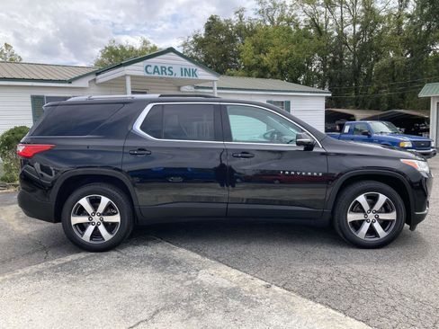 Used 2018 Chevrolet Traverse LT image 2