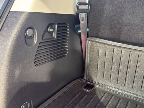 Used 2023 Nissan Armada SV w/ Cargo Package AWD/4WD image 9