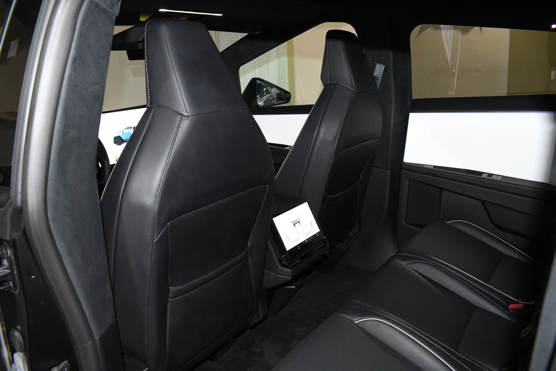 Used 2024 Tesla Cybertruck AWD Crew Cab image 15
