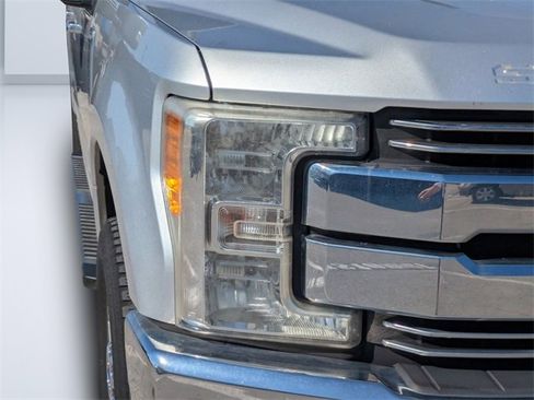 Used 2017 Ford F250 Lariat w/ Chrome Package image 9