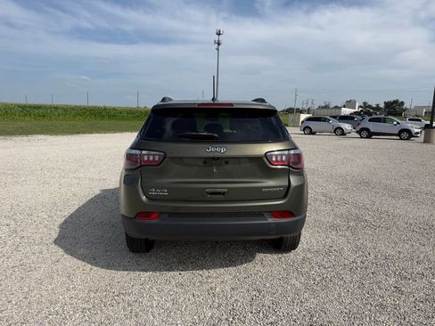 Used 2018 Jeep Compass Sport AWD/4WD image 4