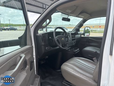 Used 2020 Chevrolet Express 3500 RWD image 12