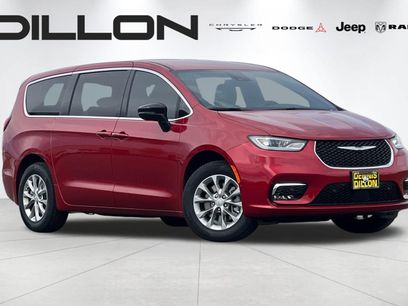 New 2026 Chrysler Pacifica Select
