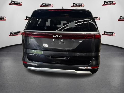Used 2024 Kia Carnival LX FWD image 8