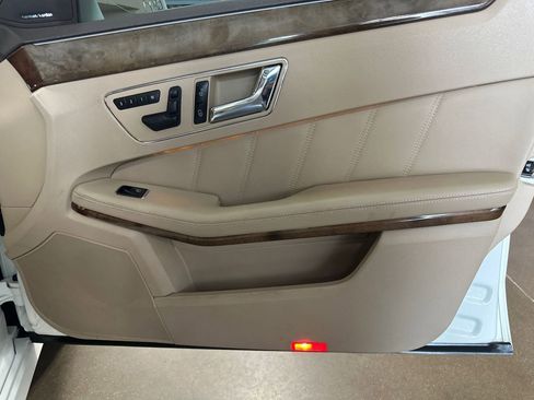 Used 2010 Mercedes-Benz E 350 4MATIC Sedan image 71