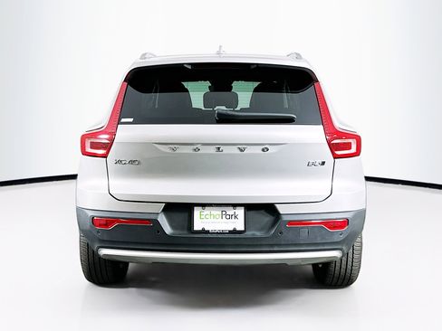 Used 2025 Volvo XC40 B5 Core image 7