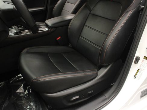 Used 2023 Nissan Sentra SR w/ SR Premium Package FWD image 17