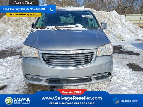 Used 2016 Chrysler Town & Country Touring image 7
