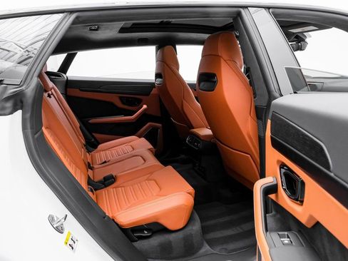 Used 2025 Lamborghini Urus SE image 42
