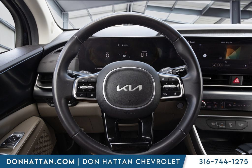 Used 2025 Kia Carnival FWD image 6