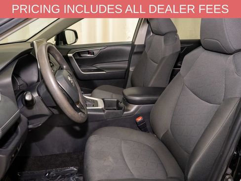 Used 2025 Toyota RAV4 XLE AWD/4WD image 10