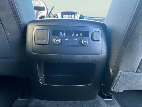 Used 2018 GMC Yukon SLE w/ SLE Value Package image 22