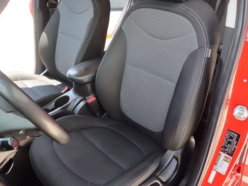 Used 2017 Kia Soul + FWD image 10