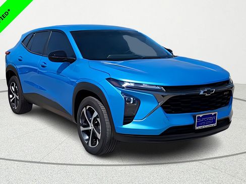 Certified 2025 Chevrolet Trax RS FWD image 1