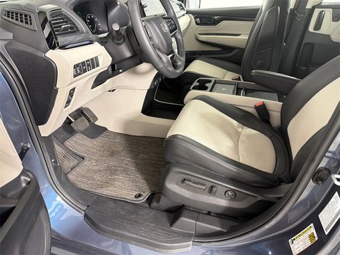 Used 2025 Honda Odyssey Elite image 11