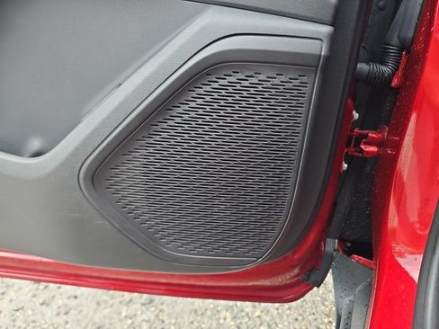 Used 2025 Chevrolet Traverse LT w/ LPO, Floor Liner Package FWD image 16