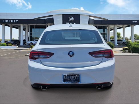 Used 2018 Buick Regal Essence image 4