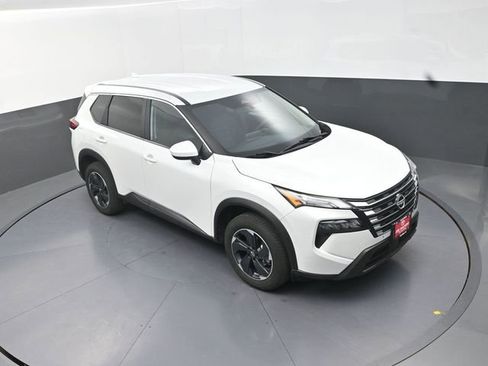 Used 2024 Nissan Rogue SV AWD/4WD image 25