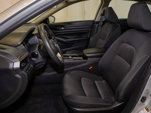 Used 2024 Nissan Altima 2.5 SV image 9