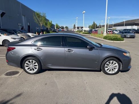 Used 2013 Lexus ES 300h w/ Luxury Pkg image 4
