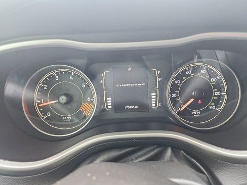 Used 2014 Jeep Cherokee Sport AWD/4WD image 7