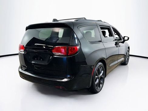 Used 2020 Chrysler Pacifica Touring w/ S Appearance Package image 10