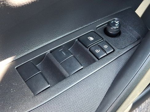 Used 2024 Toyota Corolla LE image 27
