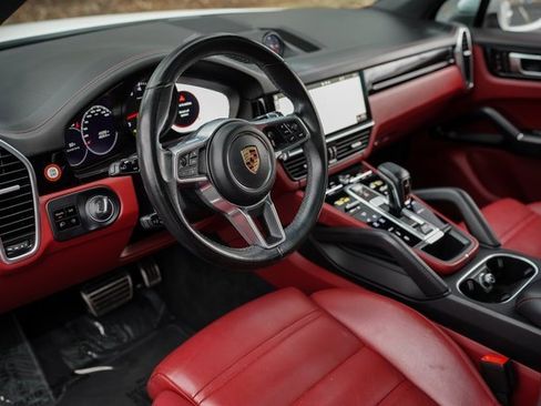 Used 2021 Porsche Cayenne S image 19