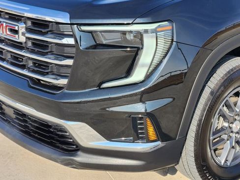 Used 2025 GMC Acadia Elevation image 9