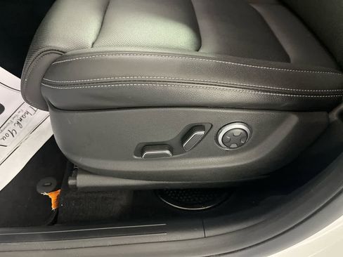 Used 2025 Genesis GV70 2.5T image 14