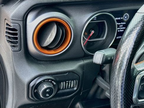 Used 2021 Jeep Gladiator Mojave AWD/4WD image 10