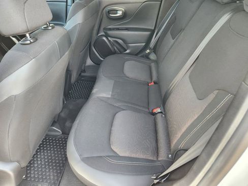 Used 2023 Jeep Renegade Latitude AWD/4WD image 12