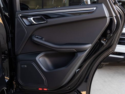 Certified 2026 Porsche Macan AWD/4WD image 39