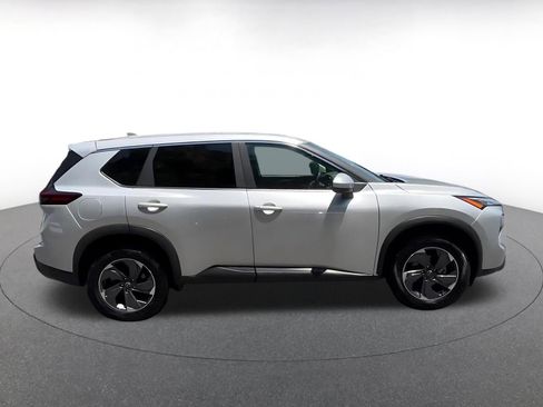 Used 2025 Nissan Rogue SV FWD image 16