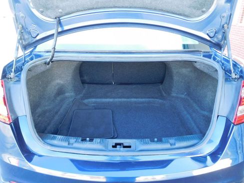 Used 2017 Ford Taurus SE image 7