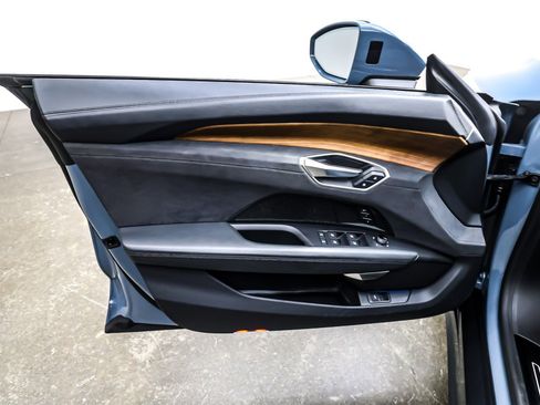 Used 2024 Audi e-tron GT Premium Plus image 21