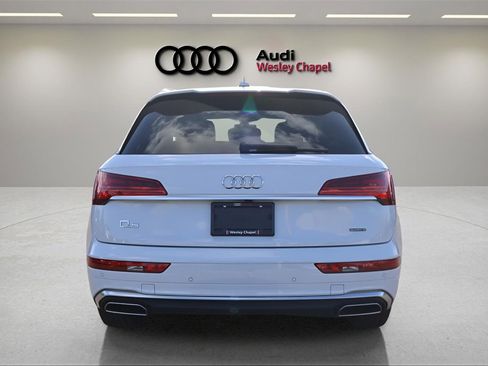 Used 2023 Audi Q5 2.0T Premium w/ Convenience Package image 4
