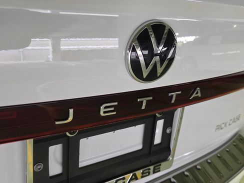 Certified 2025 Volkswagen Jetta Sport FWD image 14