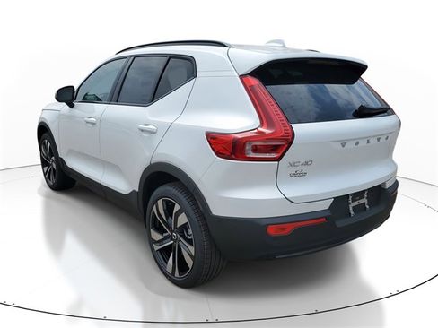 Used 2025 Volvo XC40 B5 Plus w/ Protection Package Premier image 3