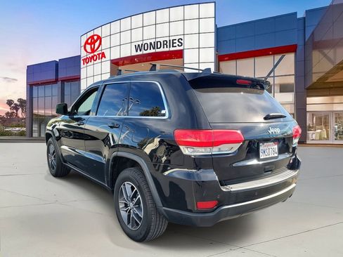 Used 2018 Jeep Grand Cherokee Laredo image 3