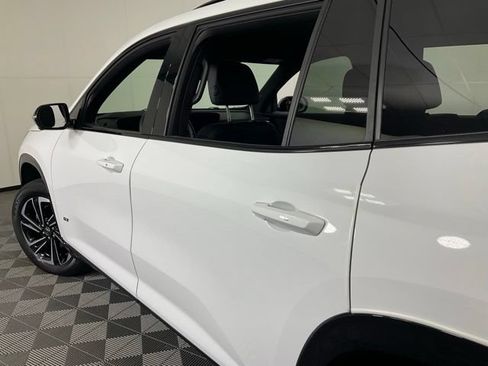 Used 2025 Buick Enclave Sport Touring w/ Power Package AWD/4WD image 38