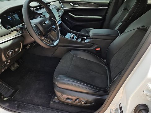 New 2026 Jeep Grand Cherokee Altitude RWD image 14