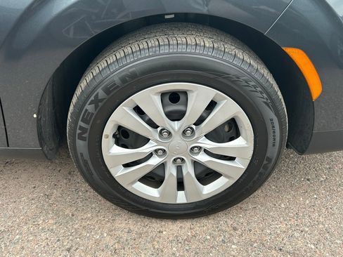 Used 2025 Kia Soul LX image 4