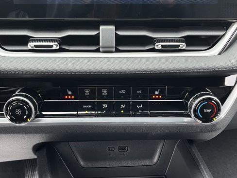 New 2026 Chevrolet Equinox LT image 8