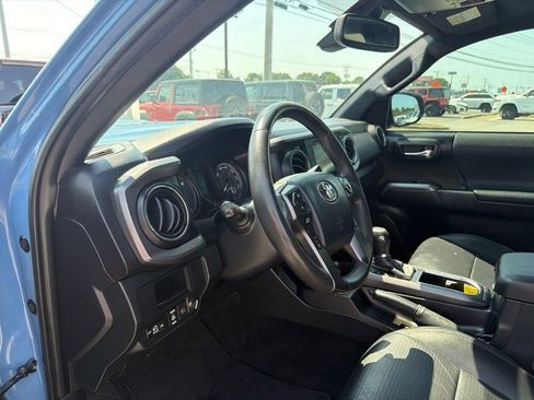 Used 2019 Toyota Tacoma TRD Sport AWD/4WD image 32